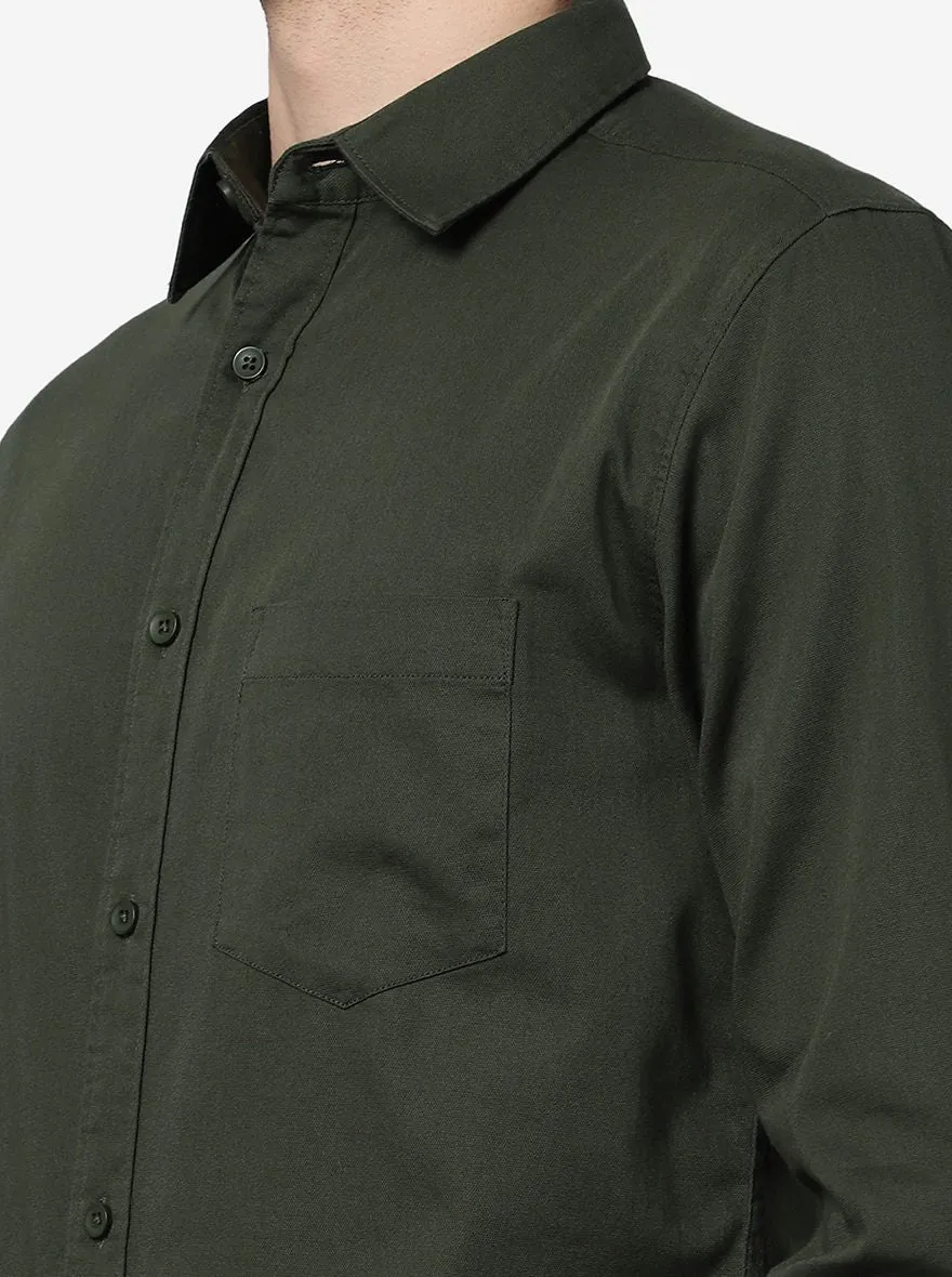 Duffel Bag Green Solid Slim Fit Casual Shirt | JadeBlue