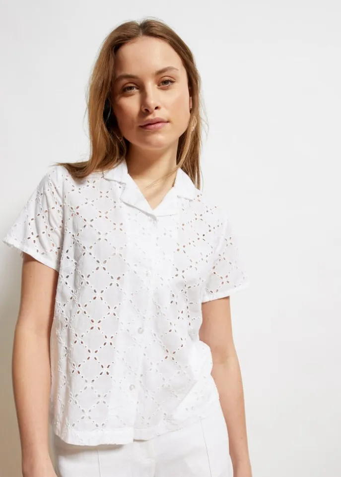 Fashionable blouse with embroidery on Bodyflirt eyelets, white